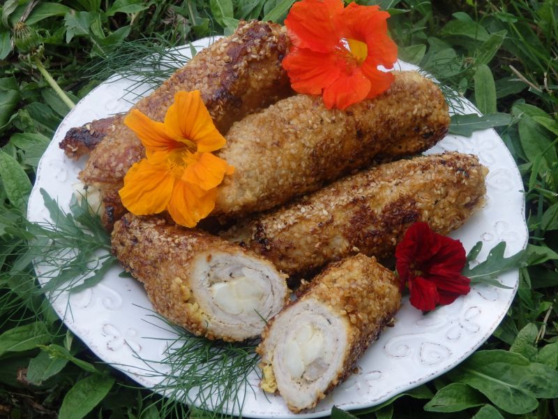 Roladki schabowe z marynowanymi szparagami