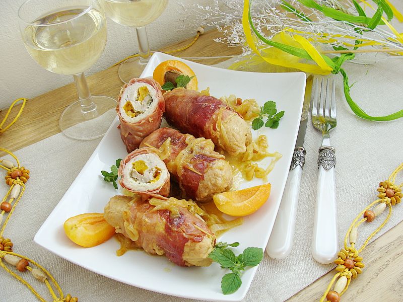 Roladki schabowe z morelą i szynką parmeńską