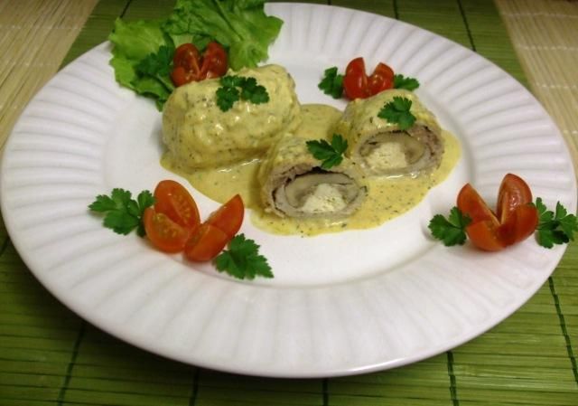 Roladki schabowe z nadziewaną pieczarką Roladki schabowe z nadziewaną pieczarką