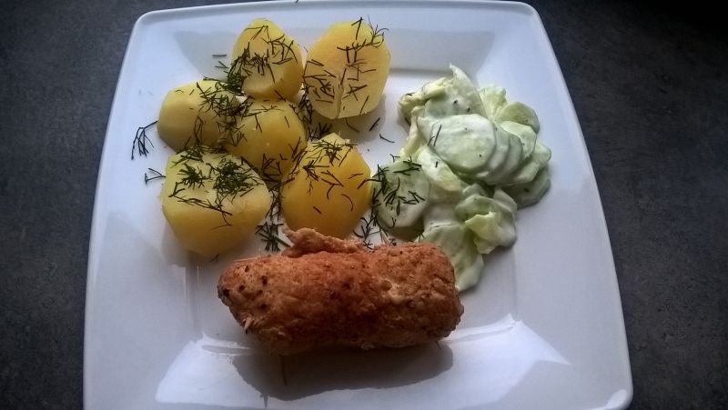 Roladki schabowe z ogórkiem i papryką konserwową