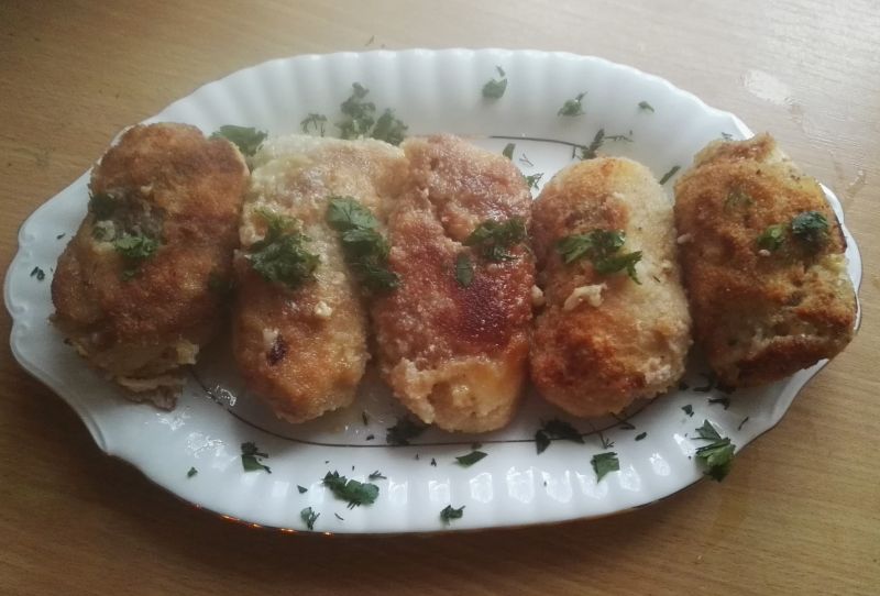 Roladki schabowe z papryką, serem i szynką