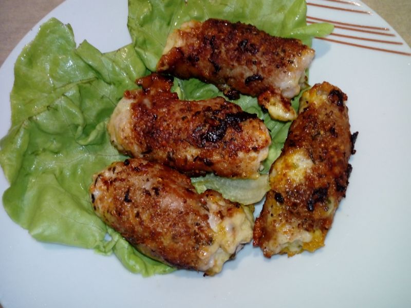 Roladki schabowe z pesto i żółtym serem Roladki schabowe z pesto i żółtym serem