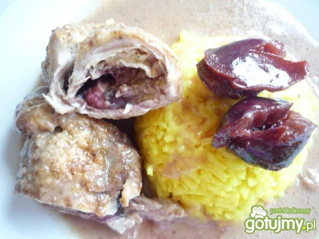 Roladki schabowe z śliwkami serem