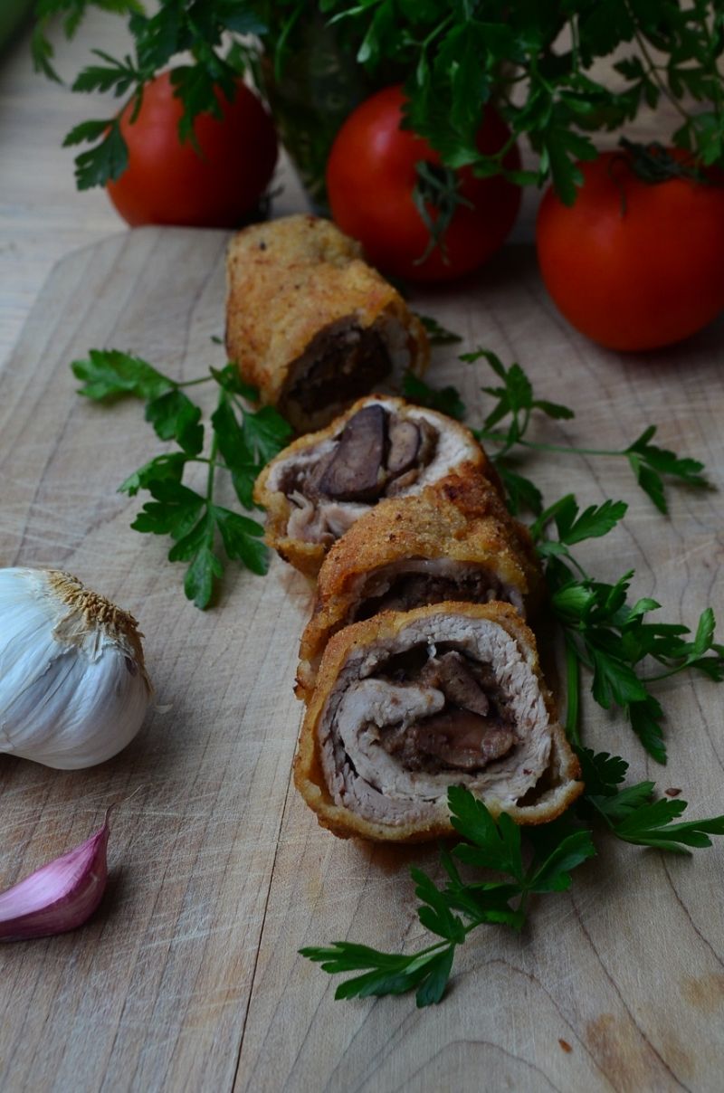 Roladki schabowe z wątróbką drobiową Roladki schabowe z wątróbką drobiową