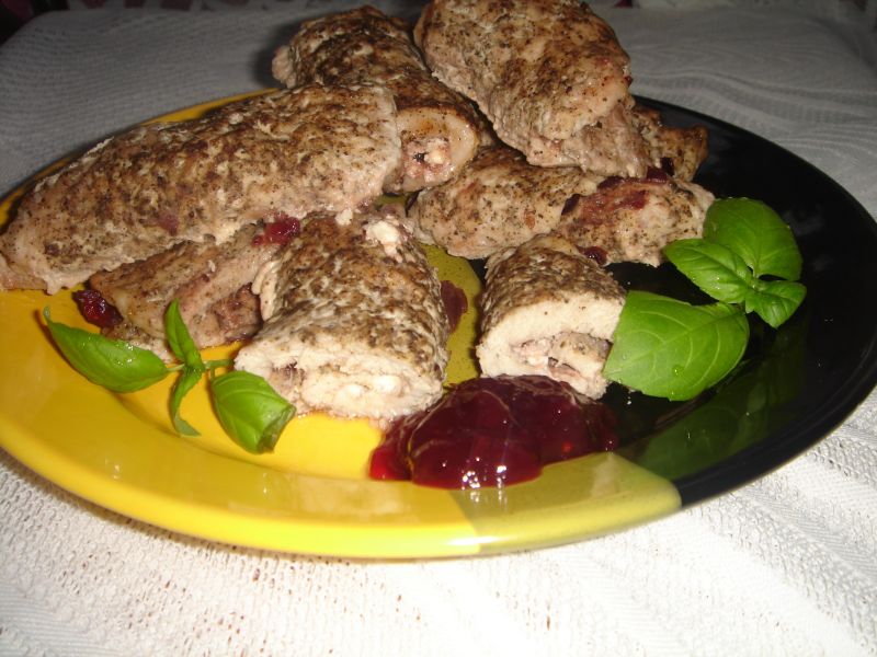 Roladki schabowe z żurawiną i twarożkiem Roladki schabowe z żurawiną i twarożkiem