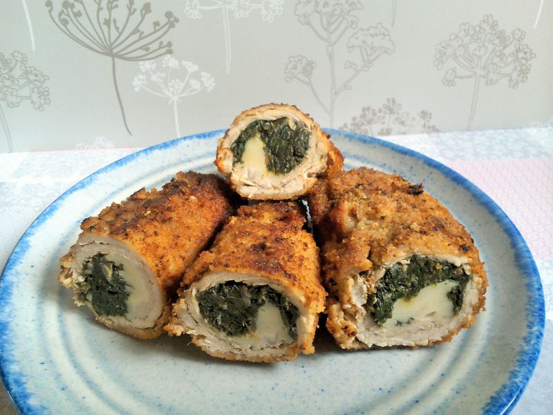 Roladki schabowe ze szpinakiem i mozzarellą Roladki schabowe ze szpinakiem i mozzarellą