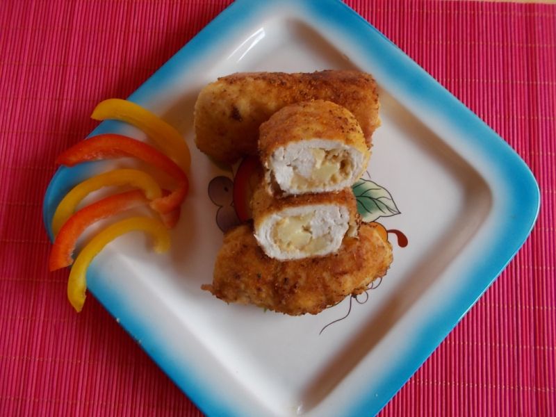 Roladki serem i brzoskwiniami. Roladki serem i brzoskwiniami.