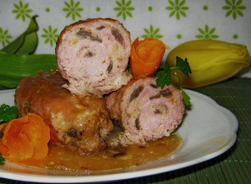 Roladki szynkowe z mięsno pieczarkowym farszem Roladki szynkowe z mięsno pieczarkowym farszem