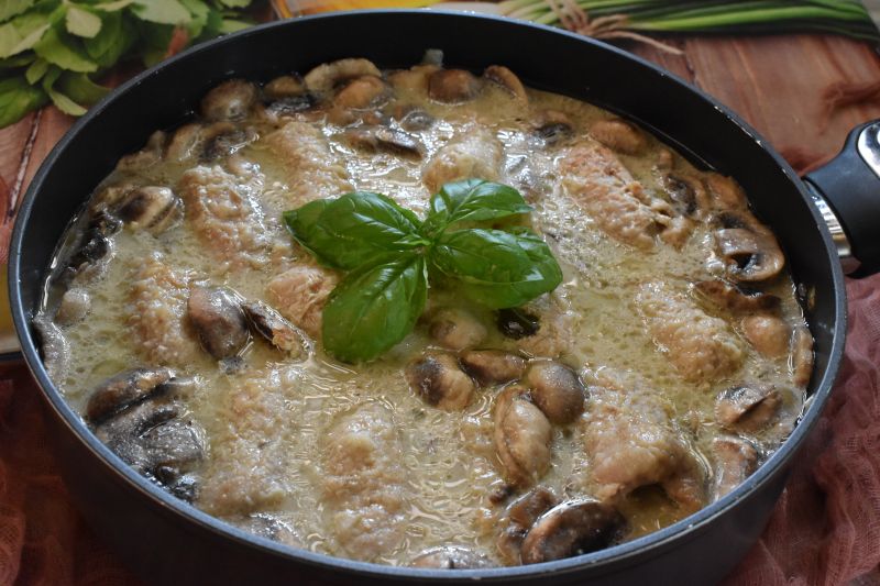 Roladki w sosie musztardowo- pieczarkowym