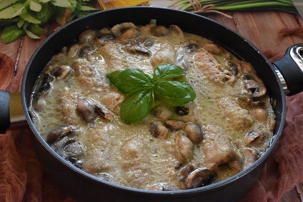 Roladki w sosie musztardowo- pieczarkowym