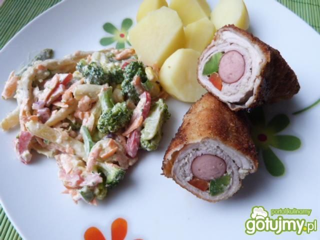 Roladki wieprzowe z kabanosem i papryką Roladki wieprzowe z kabanosem i papryką