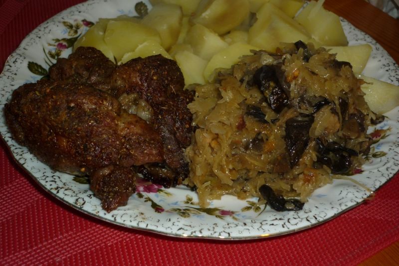 Roladki wieprzowe z kapustą i grzybami Roladki wieprzowe z kapustą i grzybami