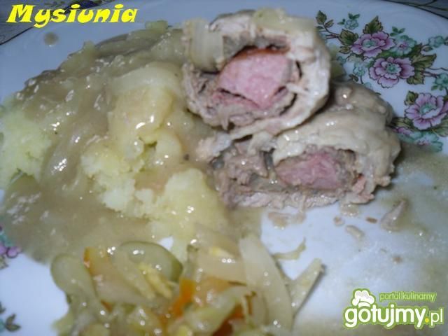 Roladki wieprzowe z kiełbasą w sosie