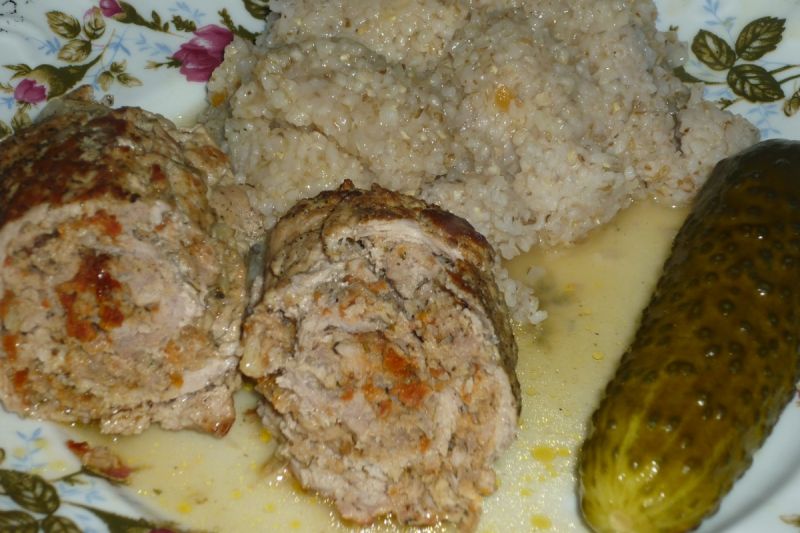 Roladki wieprzowe z mięsem i pomidorami suszonymi