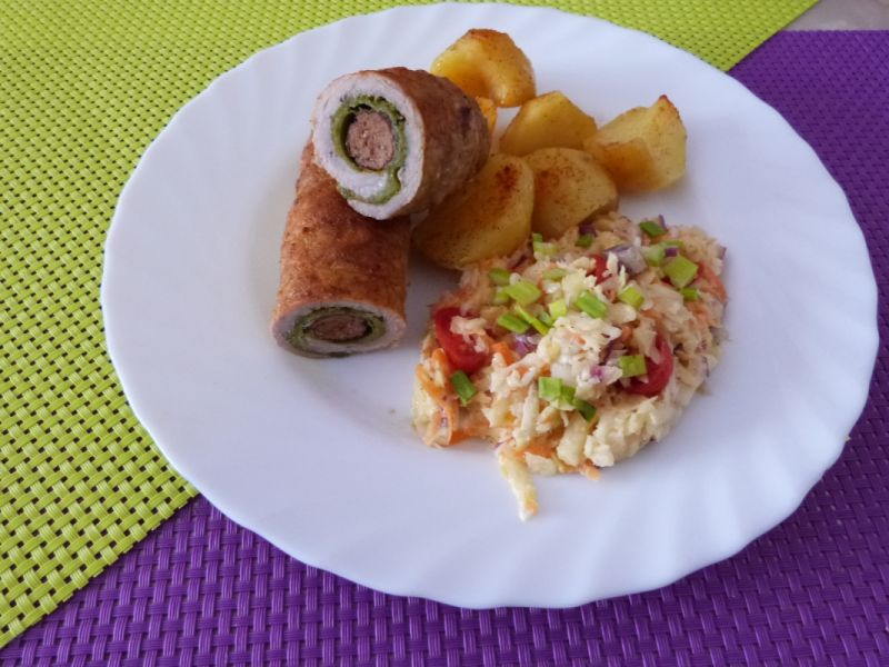 Roladki wieprzowe z porą i kabanosem