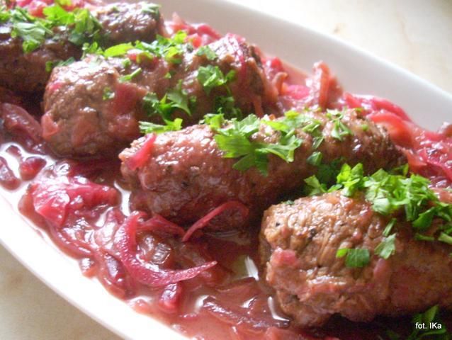 Roladki wołowe duszone w kapuście