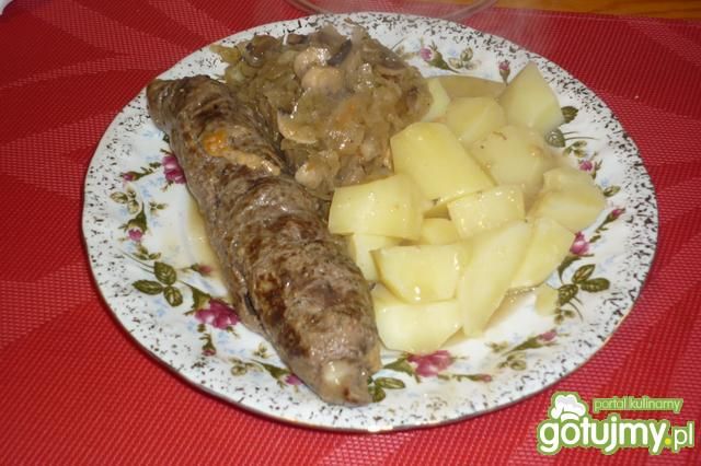 Roladki wołowe z serem, papryką i czosnk