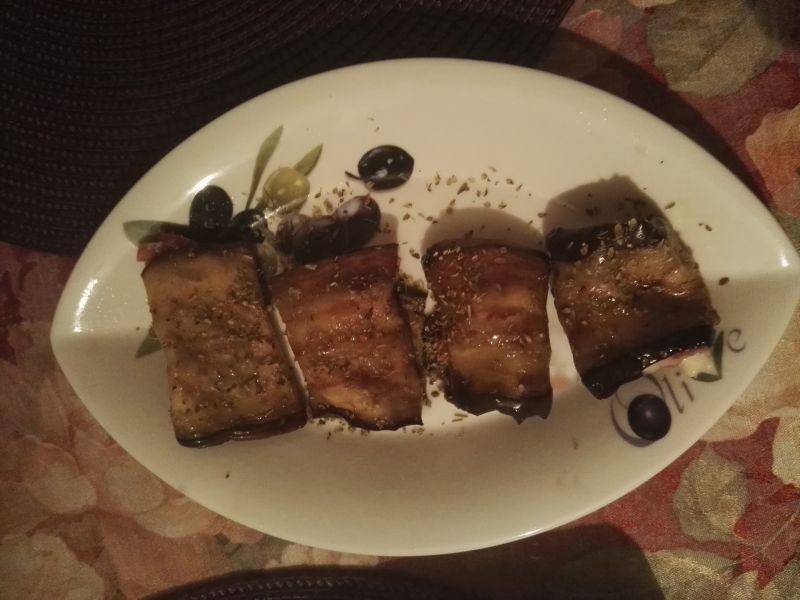 Roladki z bakłażana z szynką parmeńską i gorgonzol Roladki z bakłażana z szynką parmeńską i gorgonzol