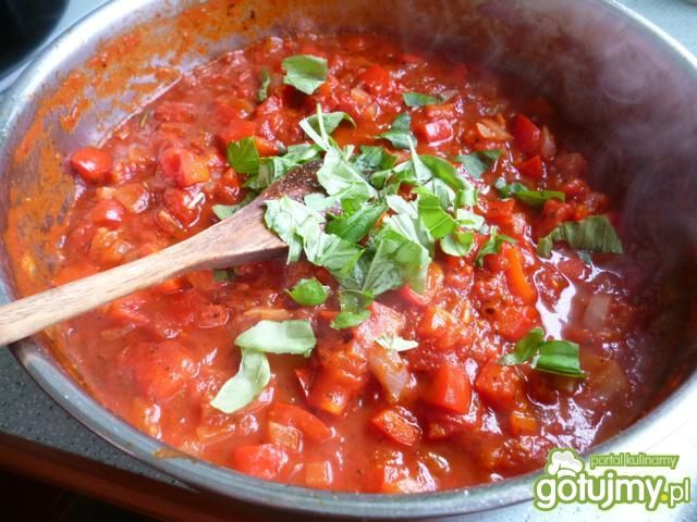 Roladki z bobem w sosie pomidorowym