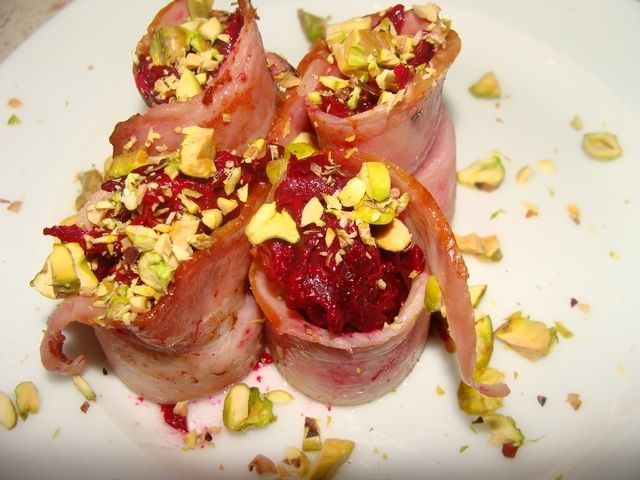 Roladki z boczku z buraczkami