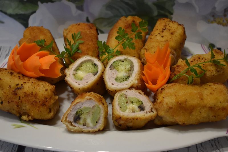 Roladki z brokułem i pieczarkami