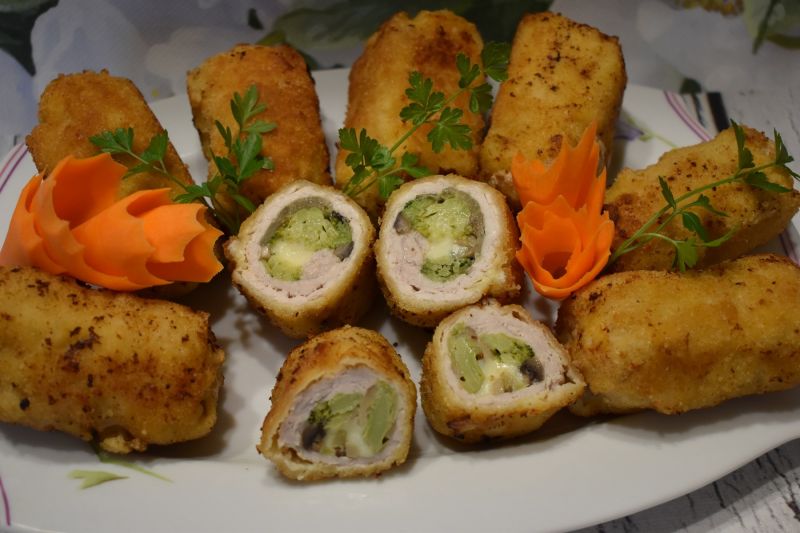 Roladki z brokułem i pieczarkami