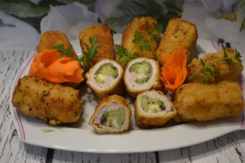 Roladki z brokułem i pieczarkami