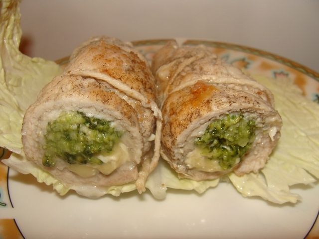 Roladki z brokułem i serem pleśniowym Roladki z brokułem i serem pleśniowym