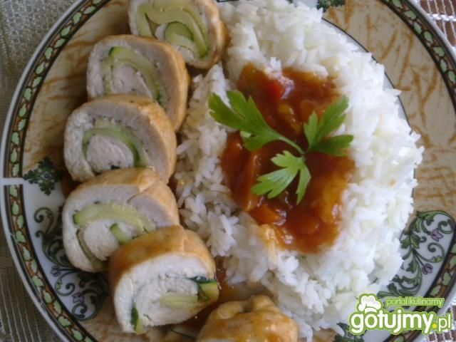 Roladki z cukinią w sosie słodko-kwaśnym Roladki z cukinią w sosie słodko-kwaśnym