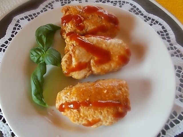 Roladki z fetą w sosie pomidorowym