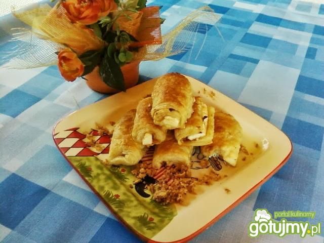 Roladki z fety w cieście francuskim Roladki z fety w cieście francuskim