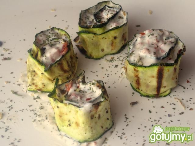 Roladki z grillowanej cukinii