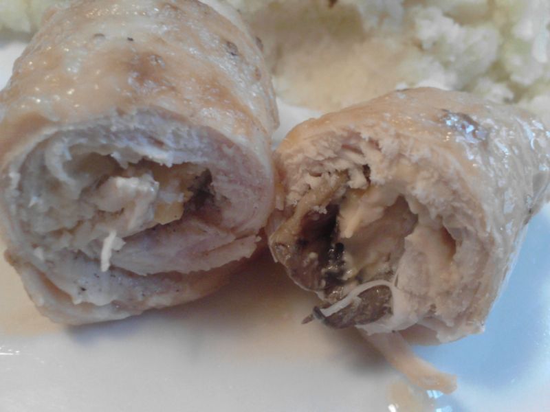 Roladki z indyka z pieczarkami