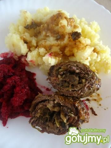Roladki z jelenia z kapustą i grzybami Roladki z jelenia z kapustą i grzybami