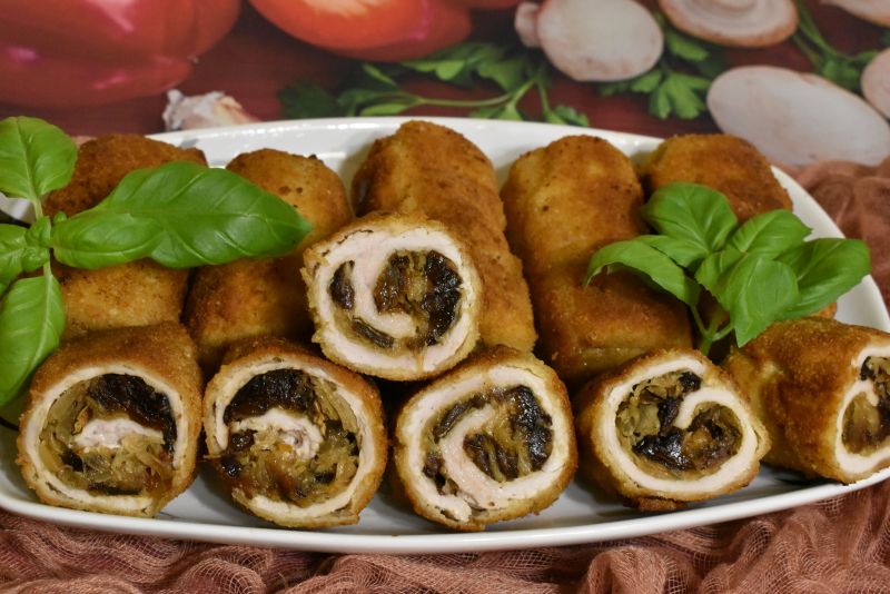 Roladki z kapustą kiszoną i śliwką Roladki z kapustą kiszoną i śliwką