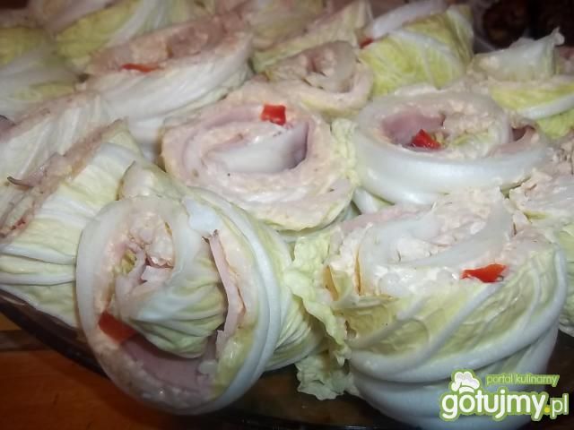 Roladki z kapusty pekińskiej z szynką Roladki z kapusty pekińskiej z szynką