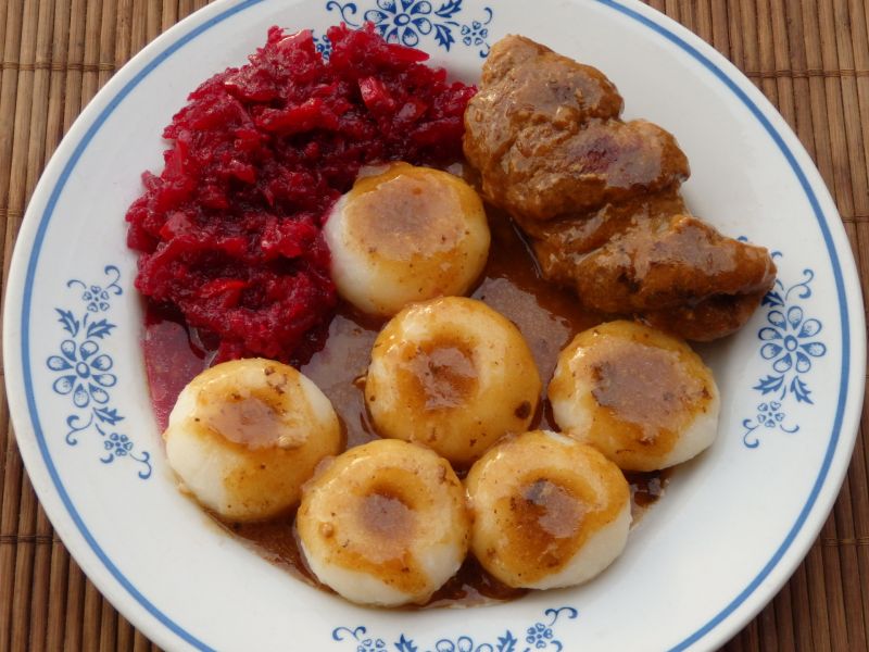 Roladki z karkówki z ogórkiem i papryką Roladki z karkówki z ogórkiem i papryką