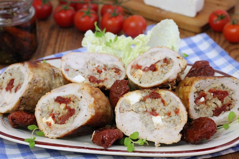 Roladki z kaszą fetą i pomidorami suszonymi