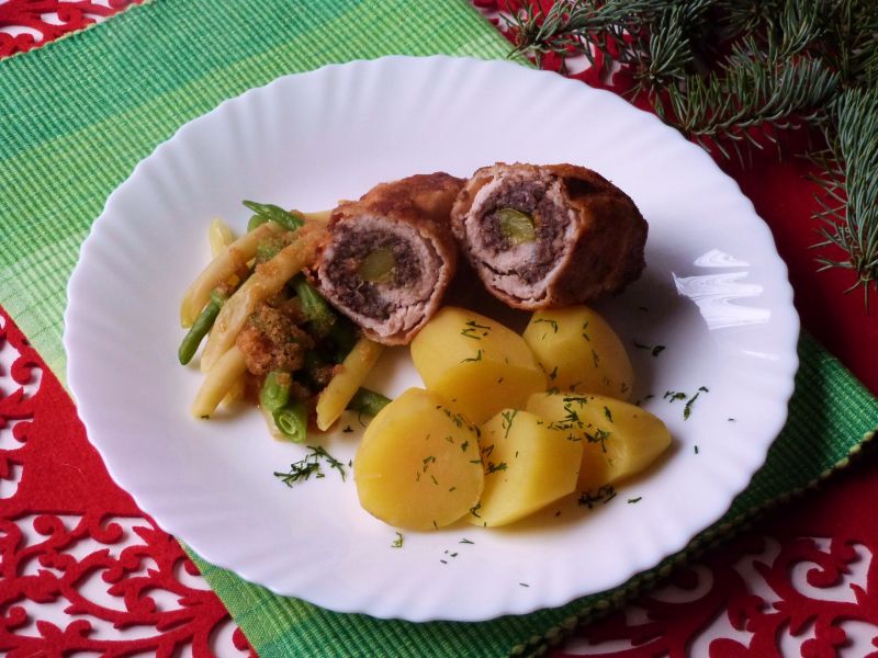 Roladki z kaszanką i kiszonym ogórkiem