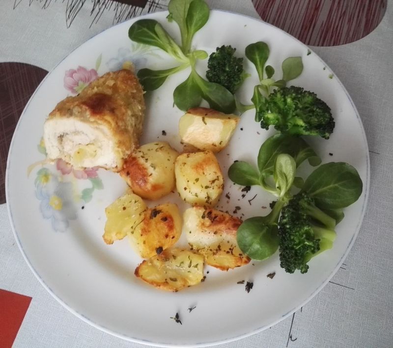 Roladki z kurczaka po hawajsku z kroplą alkoholu 