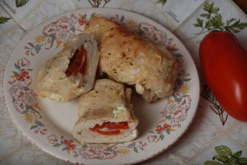 Roladki z kurczaka z mozzarellą i pomidorem