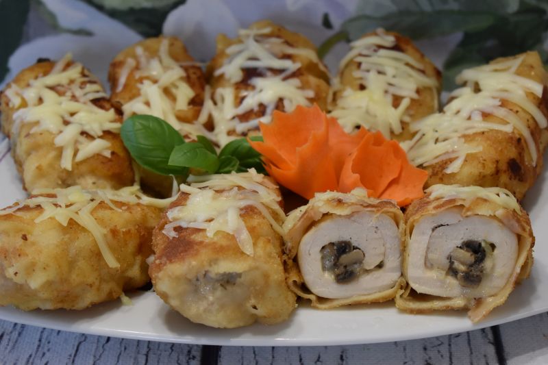 Roladki z kurczaka z pieczarkami