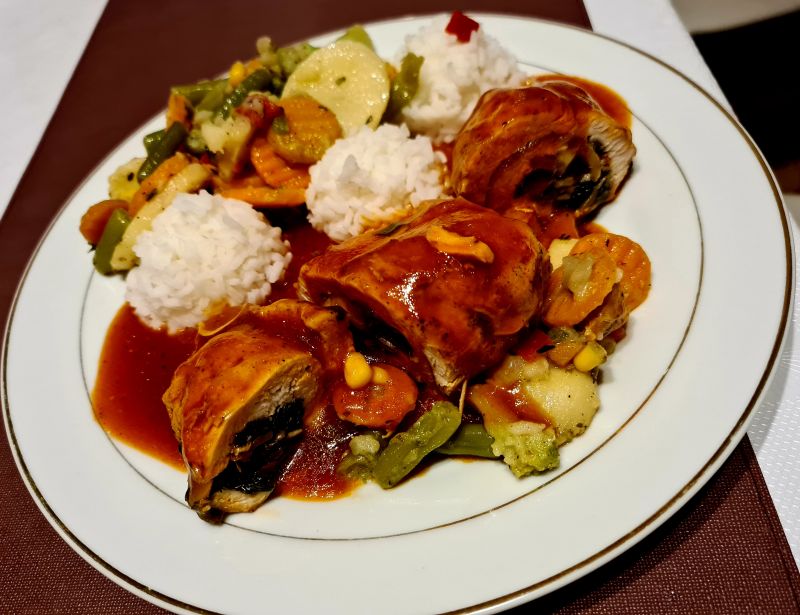 Roladki z kurczaka z sosem pomidorowym