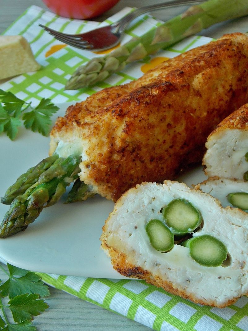 Roladki z kurczaka ze szparagami Roladki z kurczaka ze szparagami