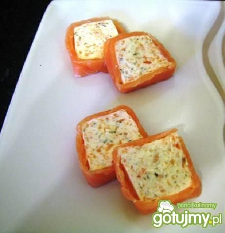 Roladki z łososia na przystawkę