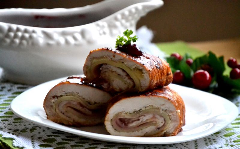 Roladki z makaronem i winną żurawiną