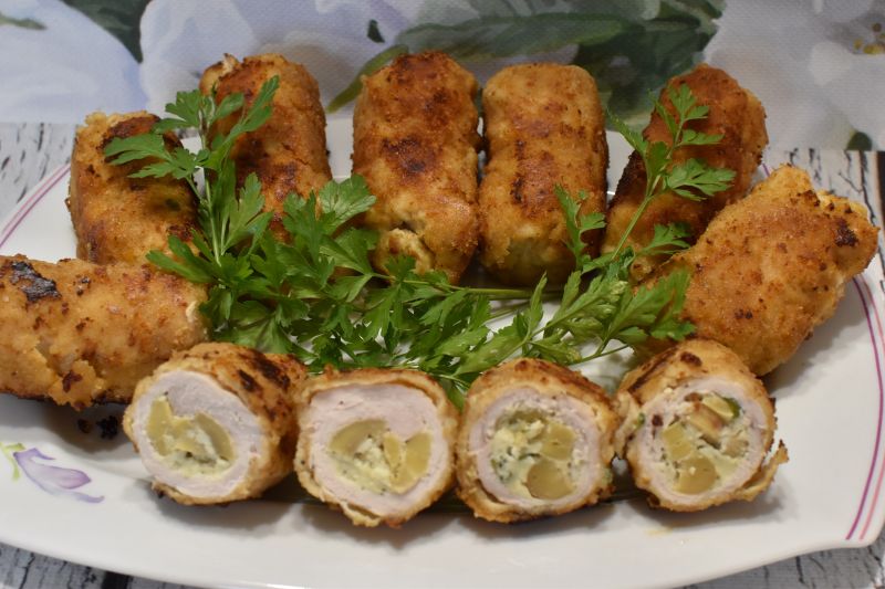 Roladki z marynowanymi pieczarkami