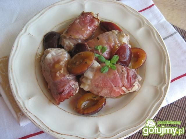 Roladki z mozzarellą w sosie śliwkowym.