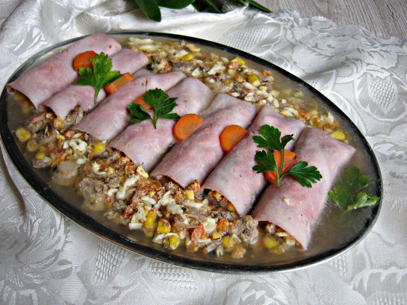 Roladki z nadzieniem w galaretce