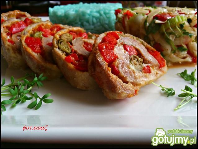 Roladki z papryką , kaparami i mozzarell